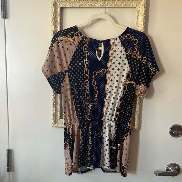 FAITH AND JOY | by Monteau Navy and Gold Patterned Top - Picture 9 of 14